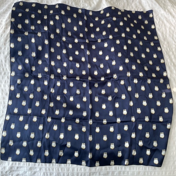 ⚡️Sold⚡️ 100% Silk Scarf / Navy / B Yellowtail USA designed - Picture 5 of 8